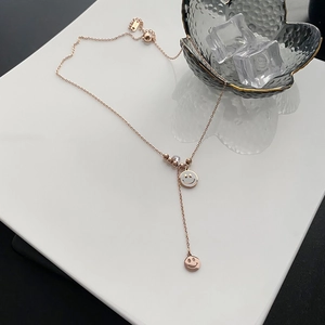 Collier en Y en argent S925 or rose avec doubles pendentifs smiley en émail et détails diamantés