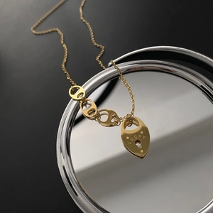 Collier Lucky cadenas coeur en titane doré avec maillons de nez de porc sur miroir