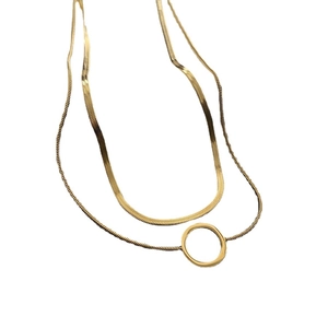 Collier double épaisseur en acier titane doré avec chaîne serpent plate et pendentif rond