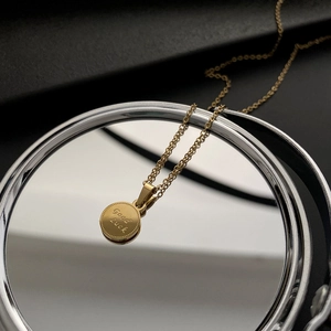 Collana Con Ciondolo A Moneta Rotonda Incisa Good Luck Acciaio Al Titanio Catena Per Clavicvola Dorata Minimalista Gioielli Da Donna