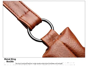 Gros plan sur la texture du cuir PU marron et les anneaux métalliques noirs d'un sac