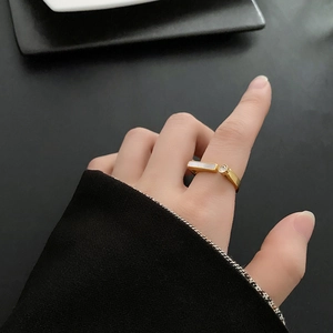 Gold shell ring with zircon inlay for women, minimalist vintage titanium steel jewelry