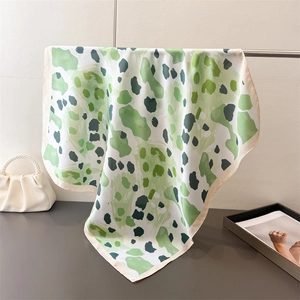Foulard Carré Imprimé Léopard Satin Satin Synthétique Abstrait Artistique Bandana Accessoire Mode Pour Femmes