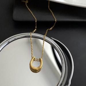 Horseshoe U-Shaped Pendant Necklace Titanium Steel Minimalist Polished Fashion Jewelry For Women