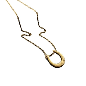 Polished gold horseshoe U-shaped titanium steel necklace for women in minimalist style