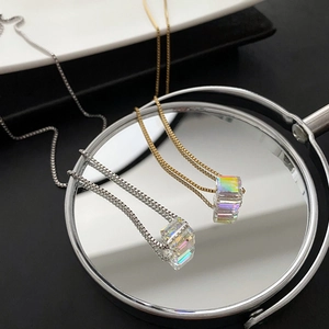 Collana Con Pendente A Cubo In Cristallo Aurora Catena Box In Acciaio Al Titanio Minimalista Olografica Geometrica