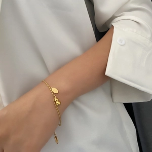 Elegant 18k gold plated titanium steel bracelet featuring a minimalist gourd pendant