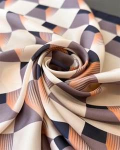 Détail macro d'un foulard en soie avec motif à carreaux élégant et texture satinée