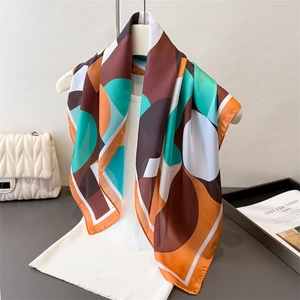 Foulard Carré En Satin Artificielle À Imprimé Géométrique Satin Color Block Écharpe De Cou Élégante Bandana Pour Femmes