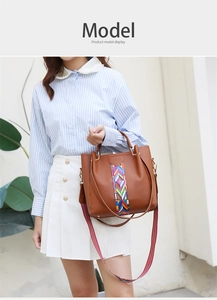 Detail der braunen Handtasche aus Leder mit buntem Webstreifen und abnehmbarem Schultergurt