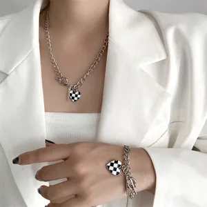 Parure collier et bracelet cœur à damier en acier inoxydable argenté pour femme