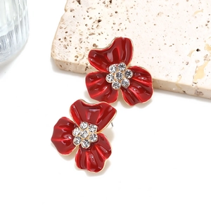 Chics boucles d'oreilles fleurs en émail rouge avec dorure et centres en cristal