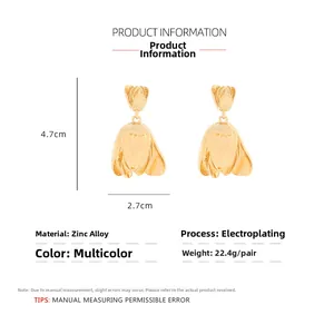 Detail specifications of golden alloy flower drop earrings with size and weight info