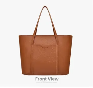 Vista frontale della borsa tote grande color caramello in pelle con texture a grana
