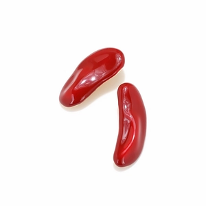 Boucles d'oreilles asymétriques géométriques en émail rouge brillant au design audacieux
