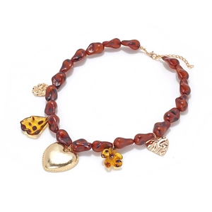 Collier avec pendentif cœur et fleur en résine aux motifs léopard et détails dorés
