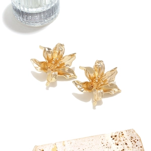 Luxurious vintage golden large flower earrings with 3D petal texture in metal alloy