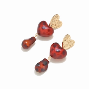 Long heart leopard print pendant earrings in gold and marble reddish-brown resin
