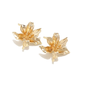 Luxurious gold flower stud earrings with 3D textured petals and elegant metallic finish