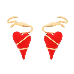 Boucles d'oreilles dorées avec cœurs en émail rouge et accents métalliques