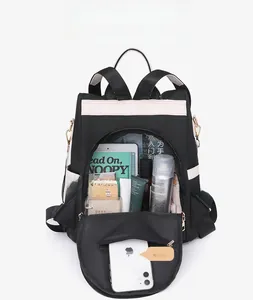 Vue intérieure du sac à dos bicolore montrant un grand espace de rangement pratique