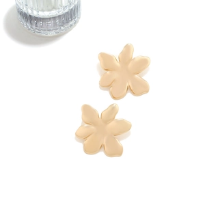 Minimalist vintage gold flower earrings with satin finish in a 3D petal design