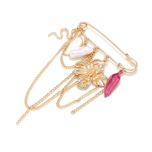 Broche épingle à nourrice vintage avec breloques cœur perle fleurs et feuilles roses