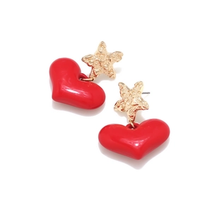 Golden textured star and red heart drop earrings in a stylish vintage aesthetic