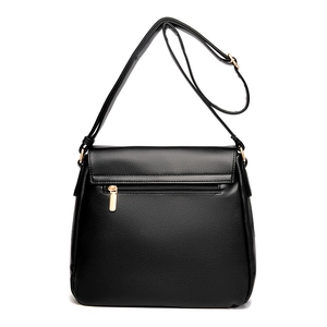 Borsa a tracolla classica in pelle nera motivo litchi con cerniera dorata e tracolla