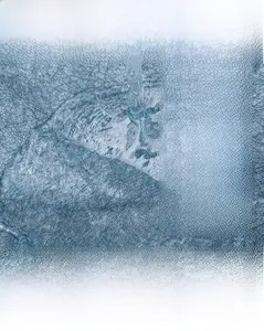 Detailansicht der wasserdichten blauen Lederstruktur und präzisen Nähte der Brusttasche