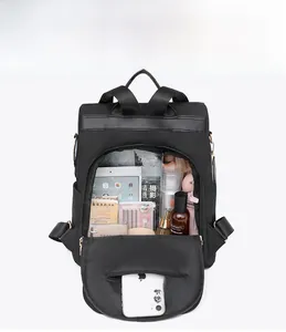 Vista interna dello zaino in nylon nero impermeabile con spazio per A4 e tablet vari