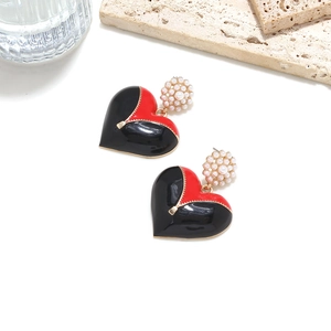 Boucles d'oreilles cœur émaillé contrasté avec fermeture éclair et perles vintage