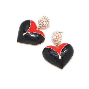 Boucles d'oreilles cœur en émail rouge et noir avec détail zip et perles d'imitation