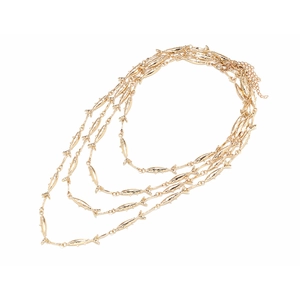 Détail du collier multi-rangs doré avec maillons de poissons tropicaux style marin