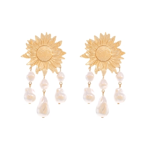 Ohrhänger mit Barockperlen-Quaste, goldenem Sonnenblumen-Design und französischem Stil