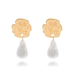 Baroque pearl earrings with geometric gold hammer-textured coins in vintage style