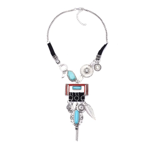 Bohemian retro long necklace with turquoise stones, red beads and silver feather tassels