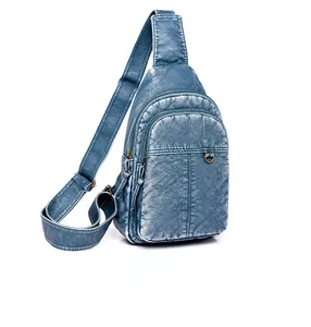 Detailansicht der Brusttasche aus Waschleder mit Vintage-Textur und seitlichem Metallring