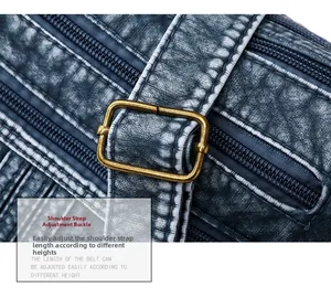 Detail der gewaschenen Ledertasche mit verstellbarem Riemen und antiker Bronzeschnalle