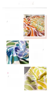 Détail du foulard en soie synthétique à imprimé corail avec bordures surjetées fines