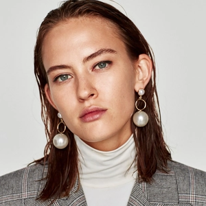 Boucles d'oreilles pendantes en grosses perles avec anneaux dorés pour mode femme