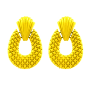 Retro yellow shell-shaped stud earrings with quilted texture and oval hoops