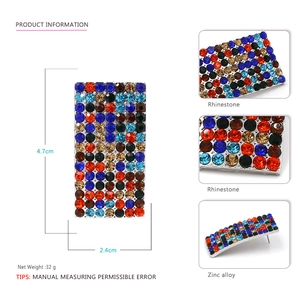 Detailed view of rhinestone earring with dimensions 4.7cm x 2.4cm and zinc alloy back