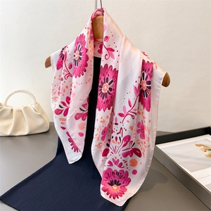 Eleganter Quadratischer Schal Mit Blumendruck Satinnsatin-Gefühl Bandana Kopftuch Halswickel Für Damen Mode-Accessoires
