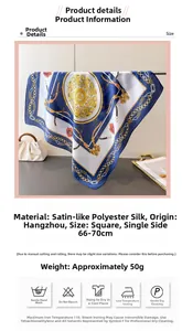 Détail du motif baroque sur le foulard carré en satin de soie bleu et jaune élégant