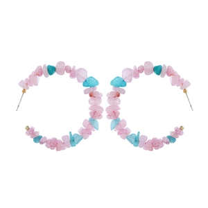 Bohemian C-shaped hoop earrings featuring colorful pink and light blue gravel beads