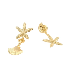 Asymmetric gold starfish and seashell drop earrings with realistic textured metal finish