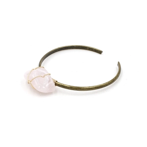 Bracciale rigido barocco vintage in bronzo con pietra di cristallo rosa grezza