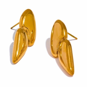 Macro detail of the polished double-layer irregular waterdrop earrings in gold finish