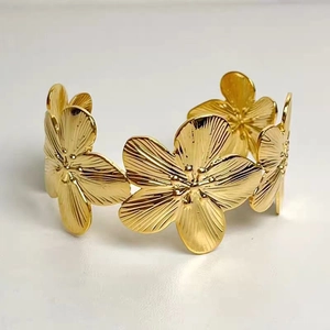 Elegant 18K gold-plated floral cuff bracelet featuring textured five-petal flower petals
